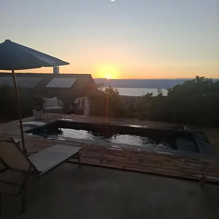 Vue Exceptionnelle Et Piscine Appartement Orcier
